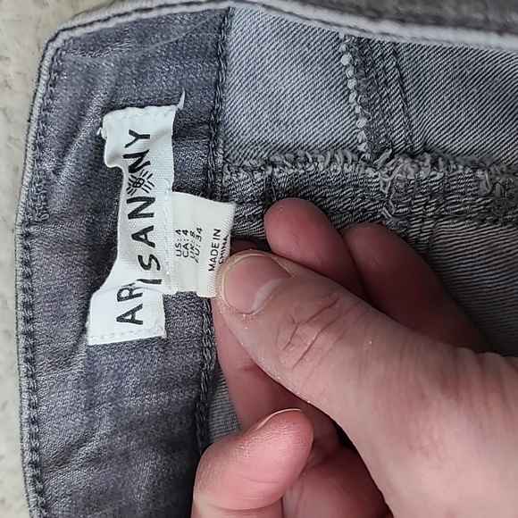 Artisan NY Embroidered Flower High-Rise Skinny Crop Ankle Jeans in Gray & Pink - Picture 10 of 17